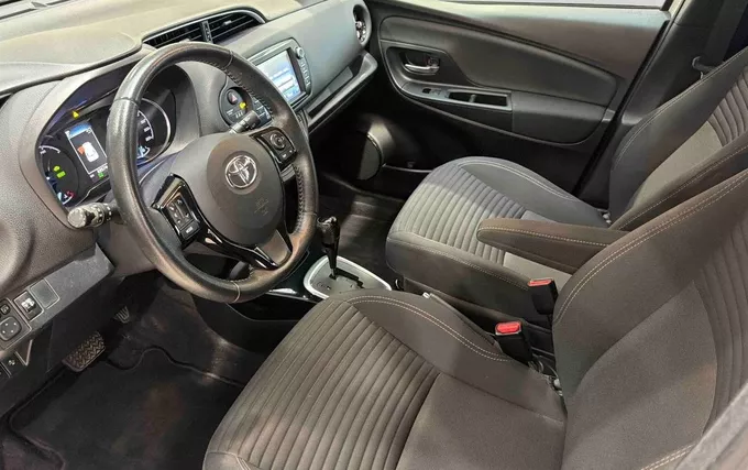 TOYOTA YARIS Hybride 100h Collection photo 18 1103991