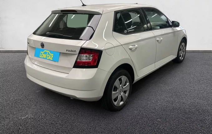 SKODA FABIA 1.0 MPI 60 ch Greentec Ambition extérieur trois quart arrière droit 213421