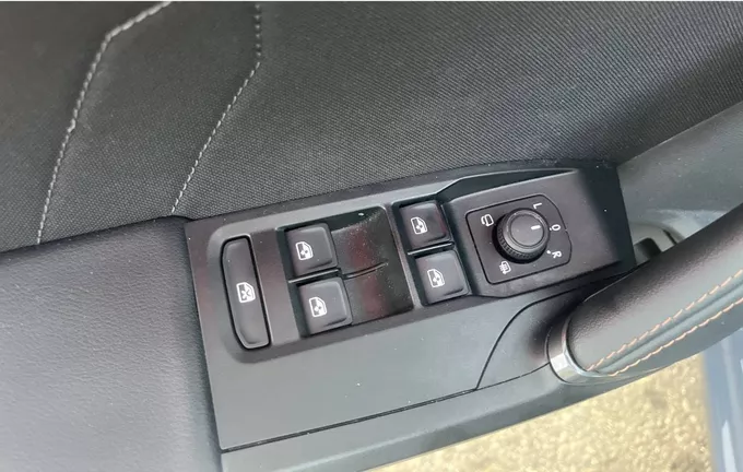 CUPRA LEON Sportstourer 1.5 eTSI Hybrid 150 ch DSG7 V photo 17 2131971