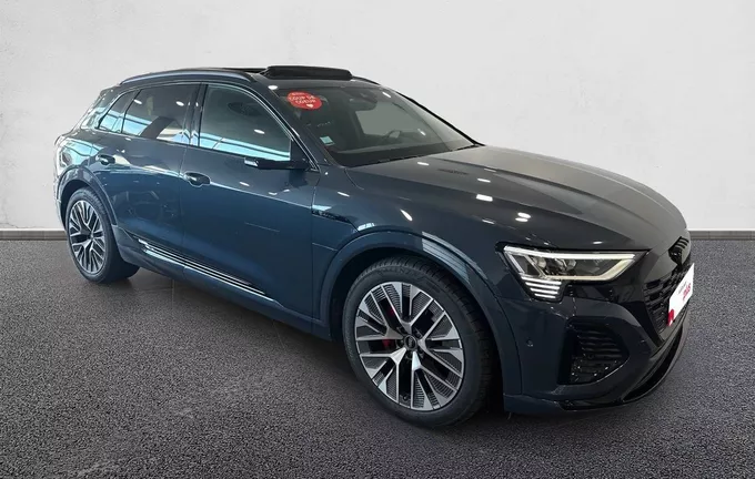 AUDI Q8 E-TRON 55 408 ch 114 kWh Quattro S line extérieur trois quart avant droit 2131555