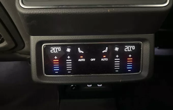AUDI Q8 E-TRON 55 408 ch 114 kWh Quattro S line photo 19 2131555