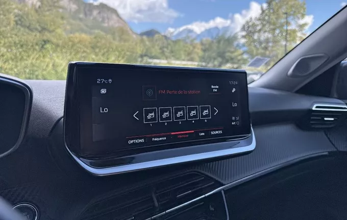 PEUGEOT 2008 PureTech 130 S&S EAT8 Roadtrip photo 15 2132085