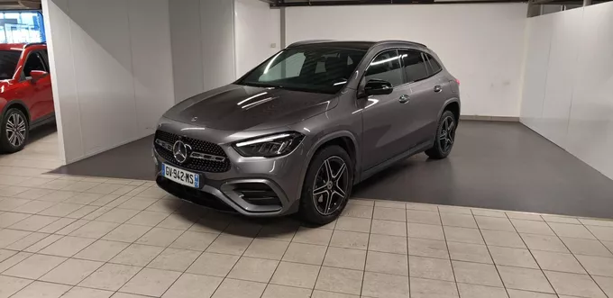 MERCEDES GLA 250 e 8G-DCT AMG Line extérieur trois quart avant gauche 2132759