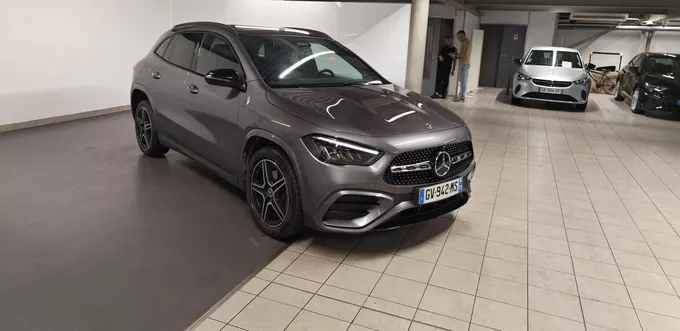 MERCEDES GLA 250 e 8G-DCT AMG Line extérieur trois quart avant droit 2132759