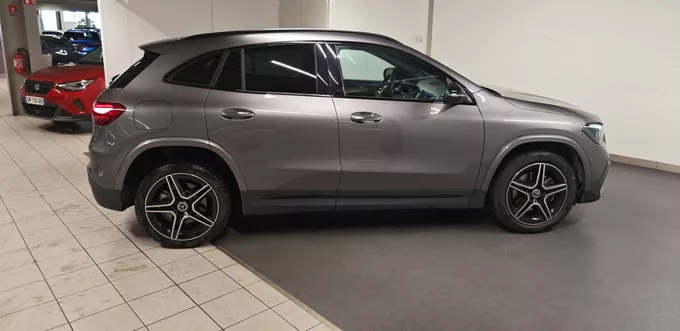MERCEDES GLA 250 e 8G-DCT AMG Line extérieur côté droit 2132759