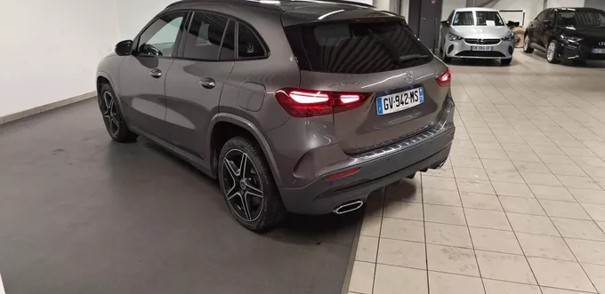 MERCEDES GLA 250 e 8G-DCT AMG Line extérieur trois quart arrière gauche 2132759