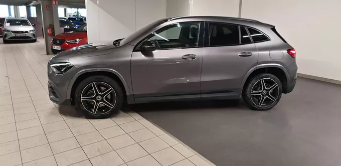 MERCEDES GLA 250 e 8G-DCT AMG Line extérieur côté gauche 2132759