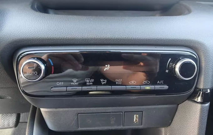 TOYOTA YARIS Hybride 116h Design photo 14 1103318