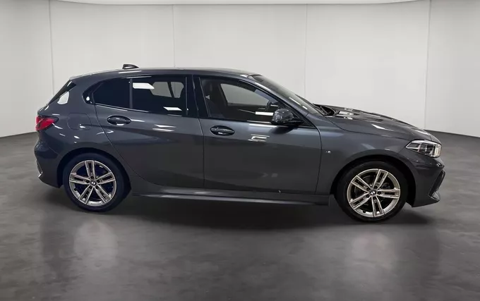 BMW SERIE 1 118i 136 ch DKG7 M Sport extérieur côté droit 213658