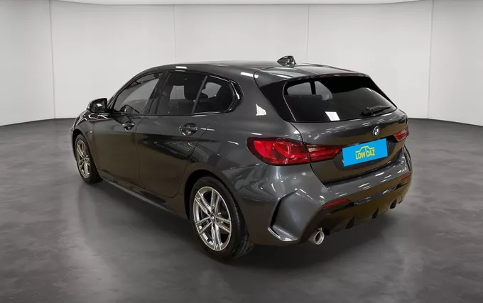 BMW SERIE 1 118i 136 ch DKG7 M Sport extérieur trois quart arrière gauche 213658