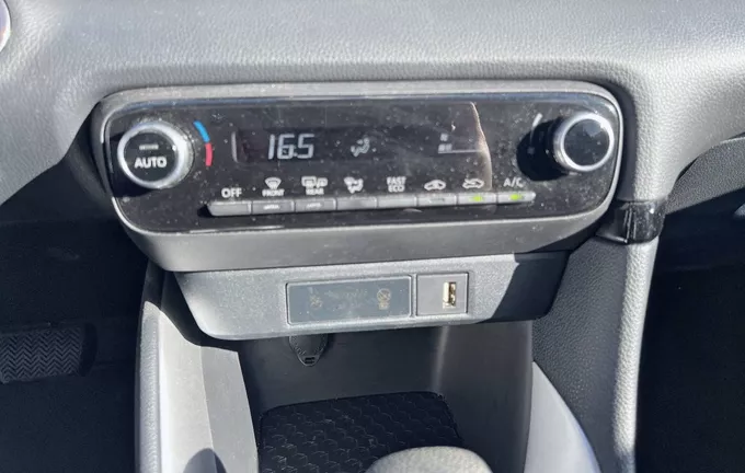 TOYOTA YARIS Hybride 116h Design photo 14 1103357