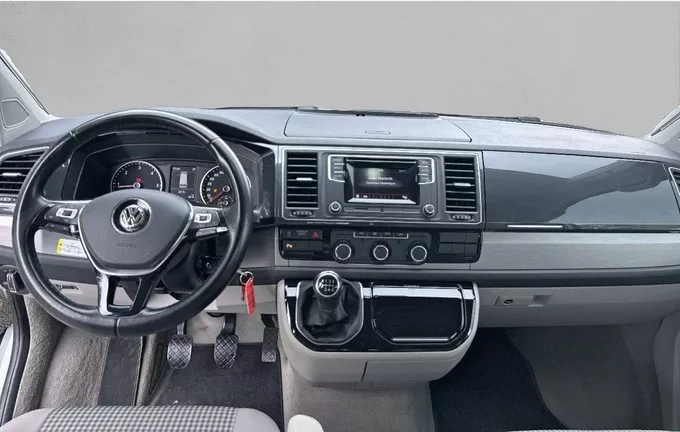 VOLKSWAGEN UTILITAIRES CALIFORNIA 2.0 TDI 150 Coast extérieur trois quart avant droit 