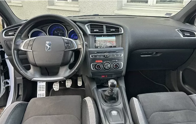 DS DS4 CROSSBACK PureTech 130 S&S BVM6 Sport Chic extérieur trois quart avant droit 2128886
