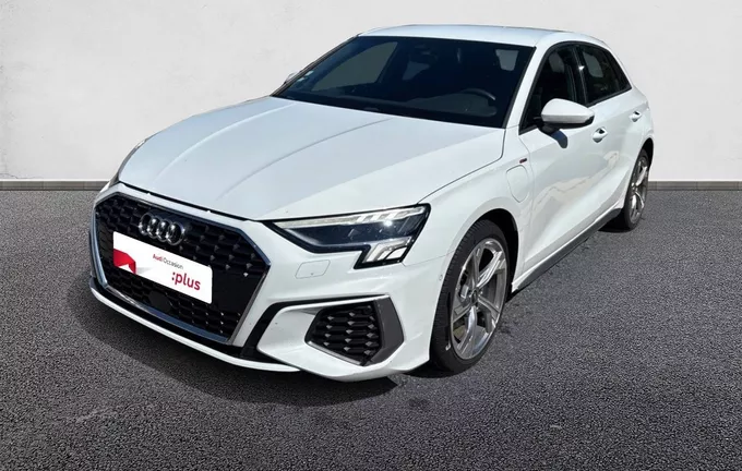 AUDI A3 Sportback 40 TFSIe 204 S tronic 6 S Line extérieur trois quart avant gauche 2130293