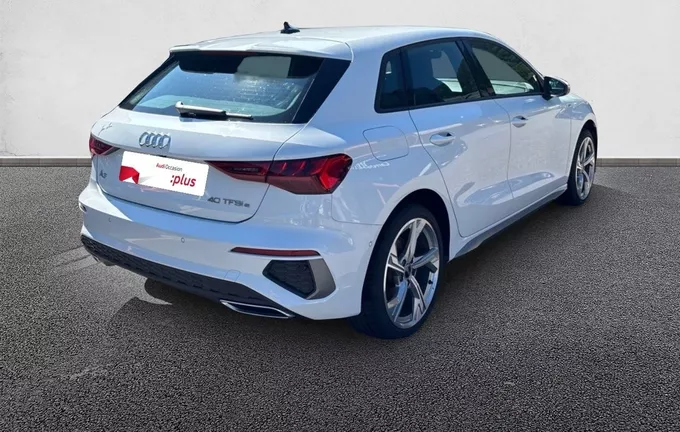 AUDI A3 Sportback 40 TFSIe 204 S tronic 6 S Line extérieur trois quart arrière droit 2130293