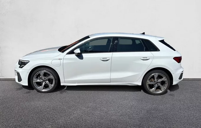 AUDI A3 Sportback 40 TFSIe 204 S tronic 6 S Line extérieur côté gauche 2130293