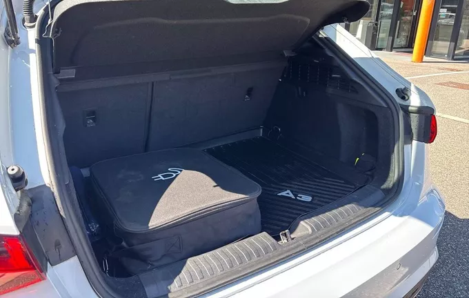 AUDI A3 Sportback 40 TFSIe 204 S tronic 6 S Line photo 10 2130293