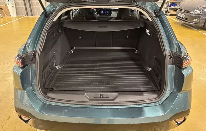 PEUGEOT 308 SW PHEV 180 e-EAT8 Allure photo 10 213504