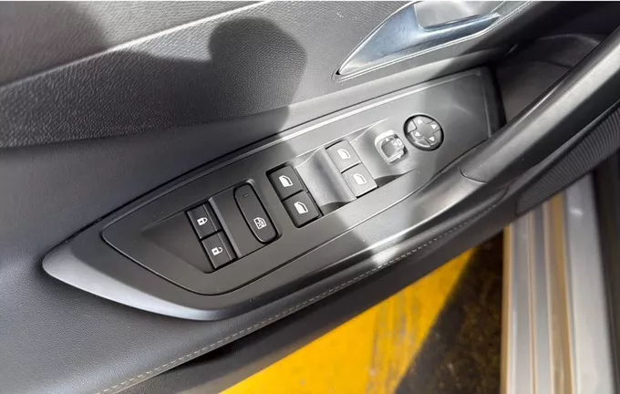 PEUGEOT 308 Hybrid 136 e-DCS6 Allure photo 17 213485