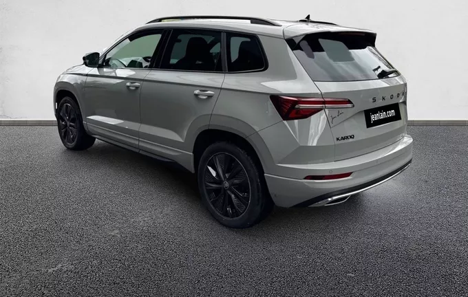SKODA KAROQ 1.5 TSI Evo 2 150 ch ACT DSG7 Sportline extérieur trois quart arrière gauche 3013