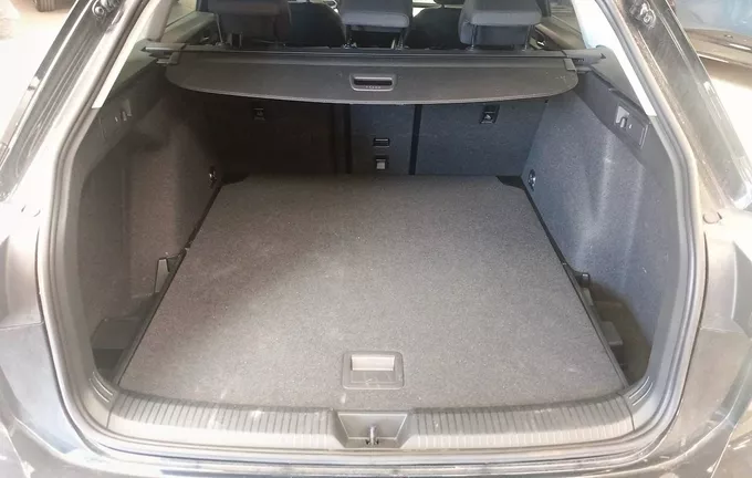 VOLKSWAGEN GOLF SW 1.5 eTSI EVO2 116 DSG7 Life Plus extérieur arrière 2129106