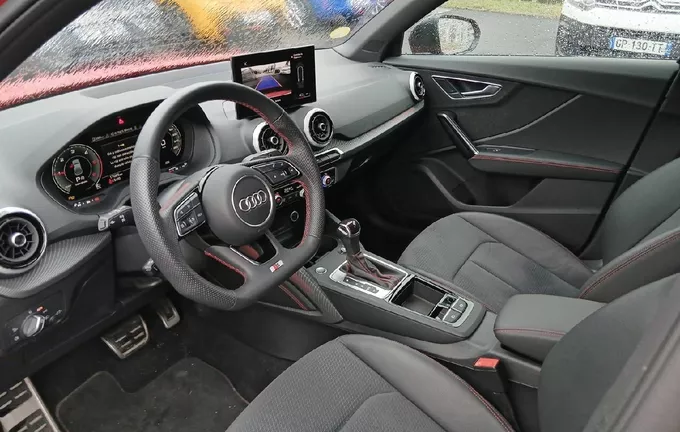 AUDI Q2 35 TDI 150 S tronic 7 Black Edition photo 11 2124055