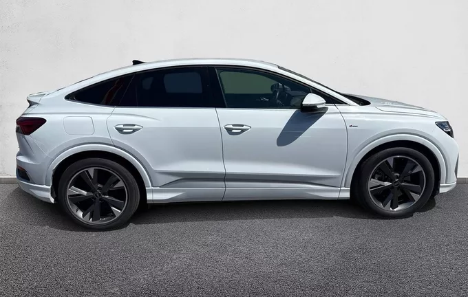 AUDI Q4 E-TRON Sportback 50 quattro 299 ch 82 kW S line extérieur côté droit 2129037