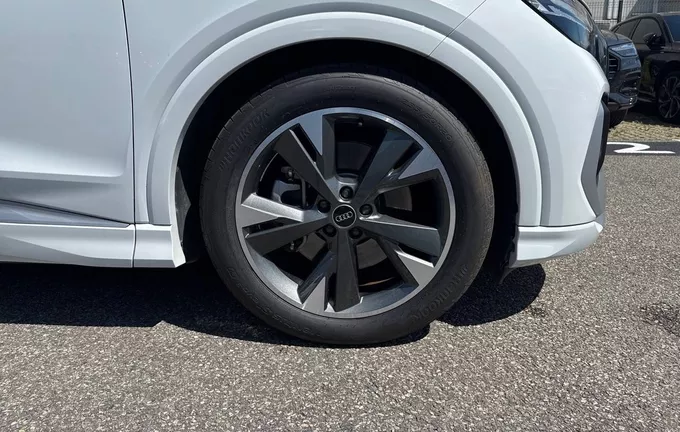 AUDI Q4 E-TRON Sportback 50 quattro 299 ch 82 kW S line photo 9 2129037