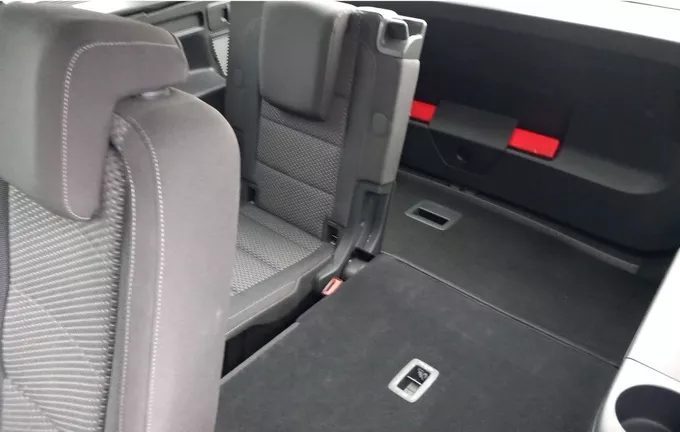 VOLKSWAGEN TOURAN 2.0 TDI 150 DSG7 7pl Life Plus photo 18 2125966
