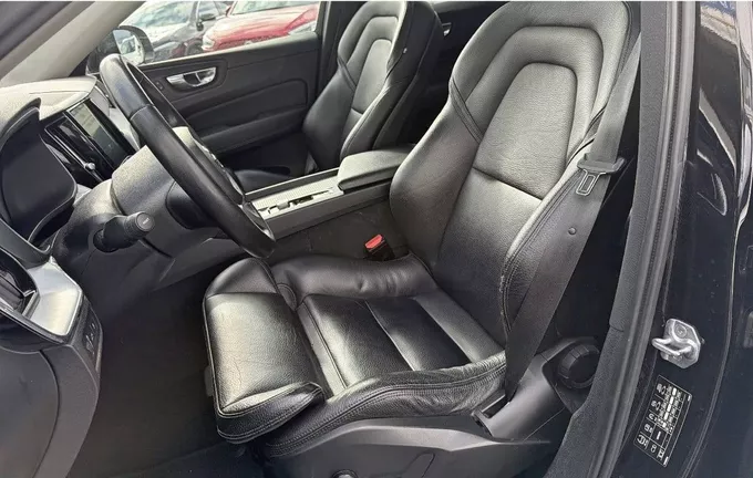 VOLVO XC60 T8 Twin Engine 303 ch + 87 ch Geartronic 8 Momentum extérieur trois quart arrière droit 213044