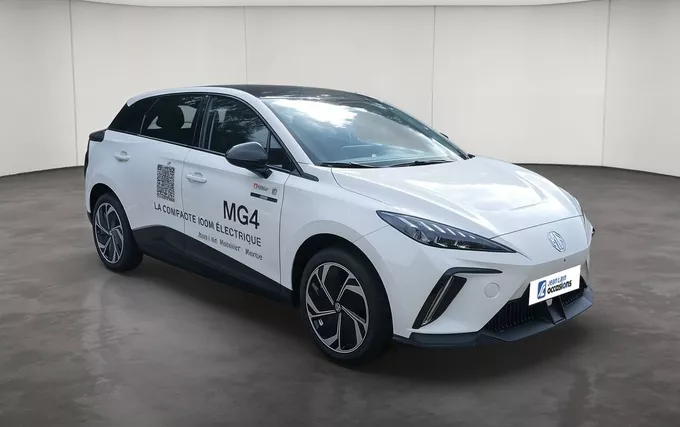 MG MG4 EV 77kWh - 180 kW Premium extérieur trois quart avant droit 9903