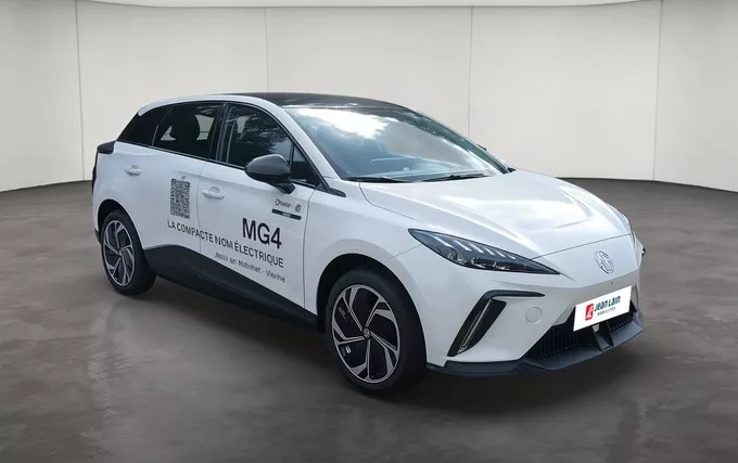 MG MG4 EV 77kWh - 180 kW Premium extérieur trois quart avant droit 9903