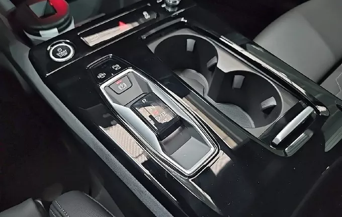 AUDI A6 E-TRON Avant Performance S line photo 13 0105