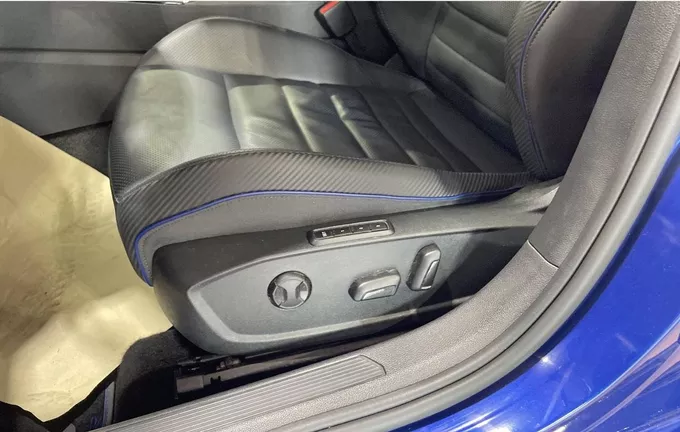 VOLKSWAGEN GOLF 2.0 TSI 333 DSG7 R 20 ans extérieur trois quart arrière droit 2123260
