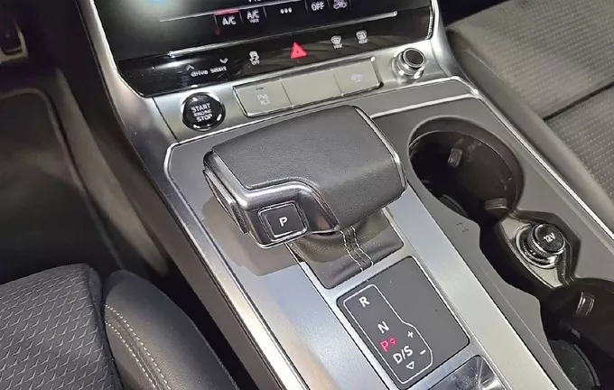 AUDI A6 Avant 55 TFSIe 367 ch S tronic 7 Quattro Competition photo 13 2126471