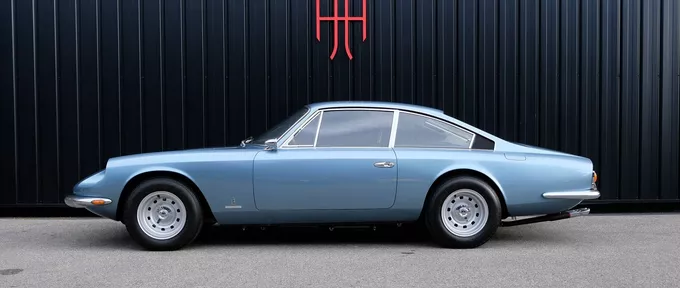FERRARI 365 GT 2+2 extérieur trois quart avant gauche 2044275