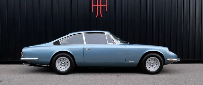FERRARI 365 GT 2+2 extérieur avant 2044275