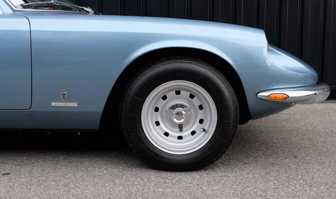FERRARI 365 GT 2+2 extérieur côté droit 2044275