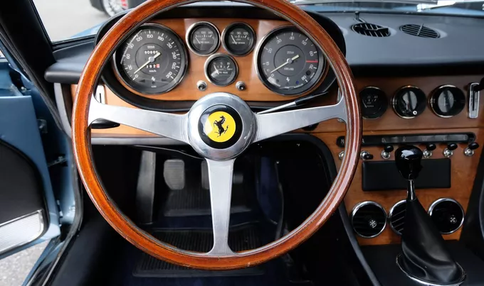 FERRARI 365 GT 2+2 photo 31 2044275