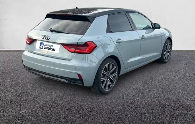 AUDI A1 Sportback 30 TFSI 116 ch S tronic 7 Design extérieur trois quart arrière droit 560511