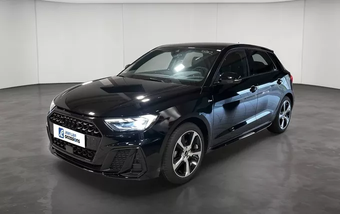 AUDI A1 Sportback 30 TFSI 116 ch S tronic 7 S Line extérieur trois quart avant gauche 2132524