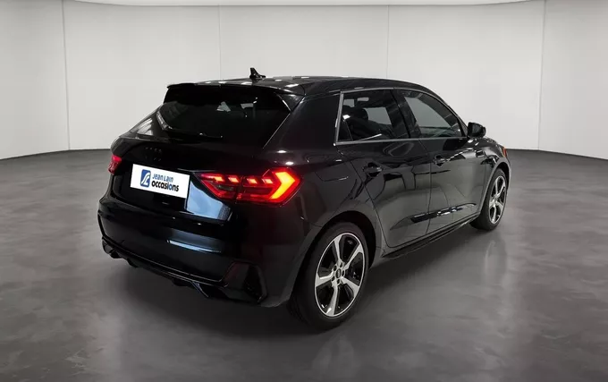 AUDI A1 Sportback 30 TFSI 116 ch S tronic 7 S Line extérieur trois quart arrière droit 2132524