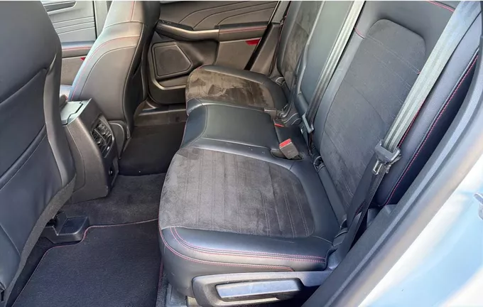 FORD KUGA 2.5 Duratec 190 ch FHEV e-CVT ST-Line extérieur arrière 213192