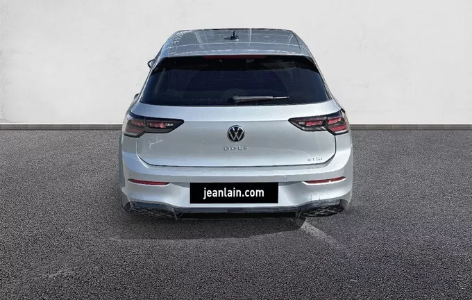 VOLKSWAGEN GOLF 1.5 eTSI EVO2 150 DSG7 R-Line Edition extérieur arrière 9538