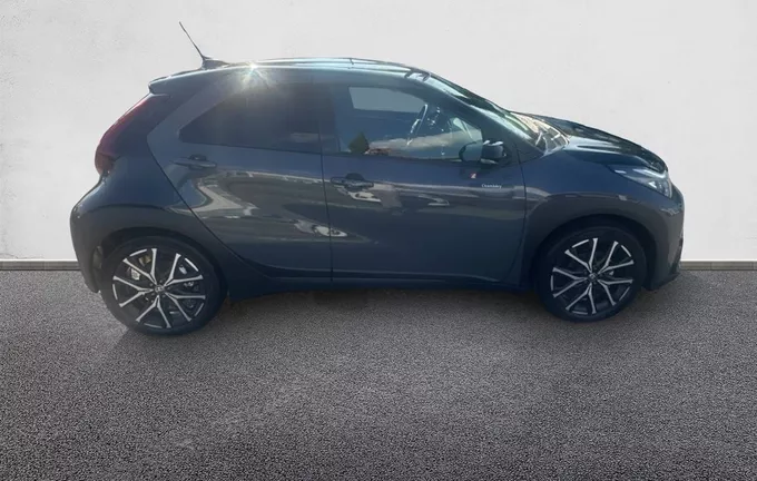TOYOTA AYGO X Hybride 116h GR Sport extérieur côté droit 201727