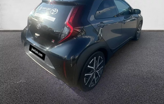 TOYOTA AYGO X Hybride 116h GR Sport extérieur trois quart arrière droit 201727
