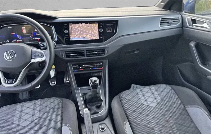 VOLKSWAGEN POLO 1.0 TSI 95 S&S BVM5 R-Line extérieur trois quart avant droit 2121380