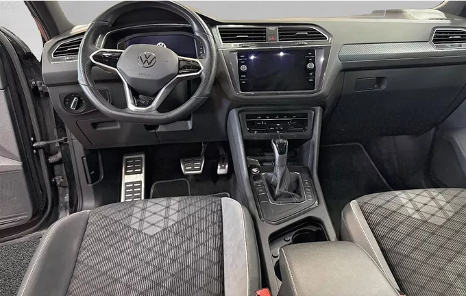 VOLKSWAGEN TIGUAN 2.0 TDI 150ch DSG7 R-Line extérieur trois quart avant droit 2128130