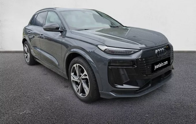 AUDI Q6 E-TRON 428 ch 100 kWh quattro Competition extérieur trois quart avant droit 5939