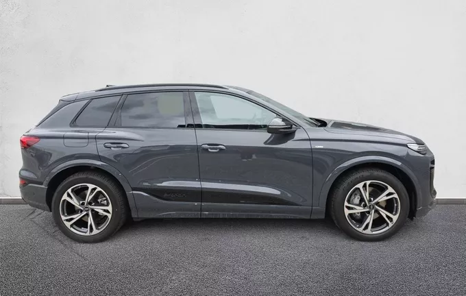 AUDI Q6 E-TRON 428 ch 100 kWh quattro Competition extérieur côté droit 5939
